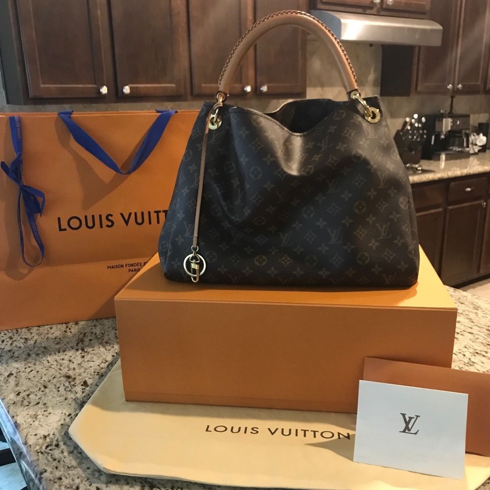 Louis Vuitton Artsy MM